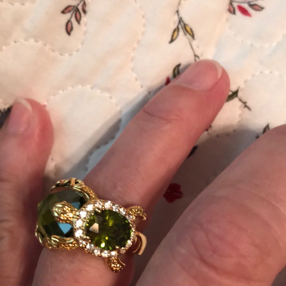 ❌SOLD❌ Bundle only 🌼Unique turtle ring🌼 - Picture 4 of 4
